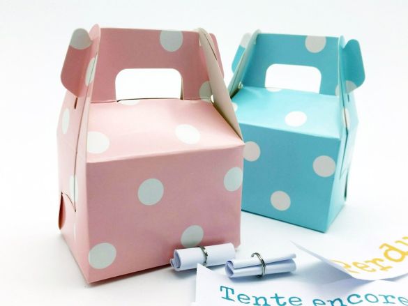 Boîte surprise avec rouleaux à dérouler pour une annonce originale